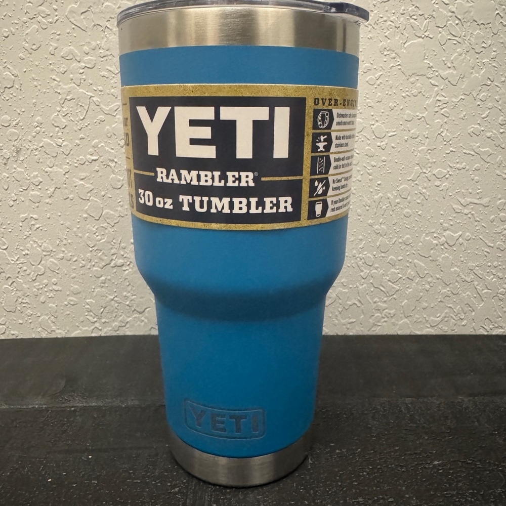 YETI Rambler 30 oz Tumbler in Vibrant Blue